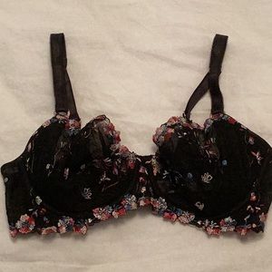 Sofia Intimates by Sofia Vergara♥️Gorgeous sheer blackwithembroidered flowers🌺